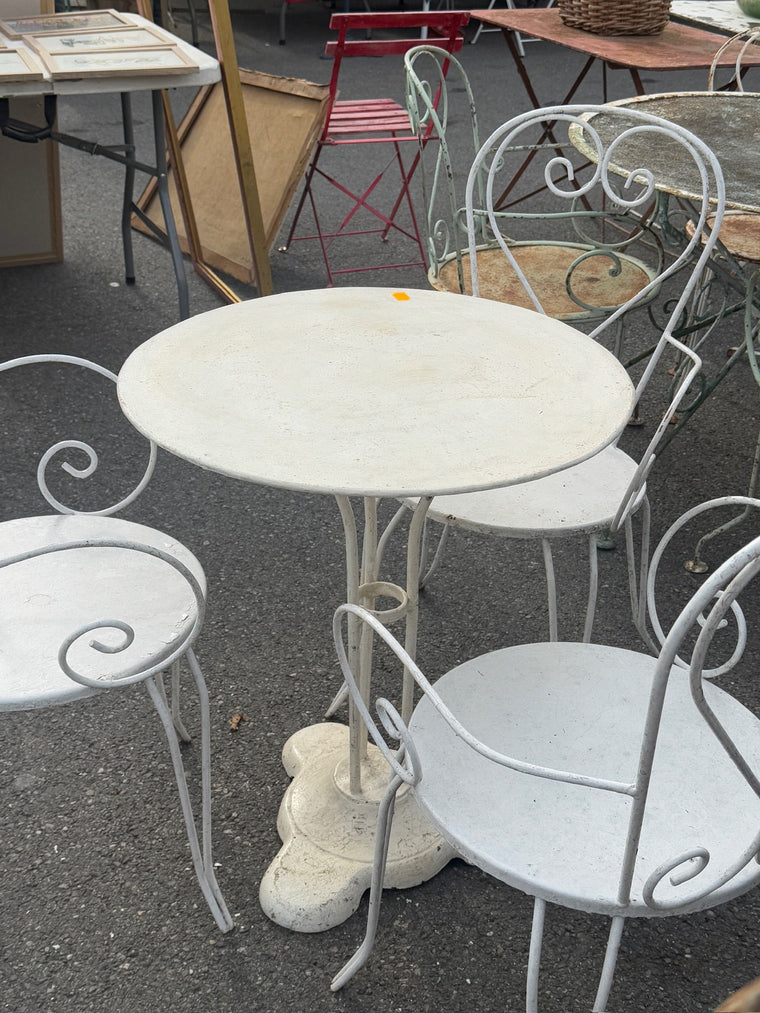 White Pedestal table