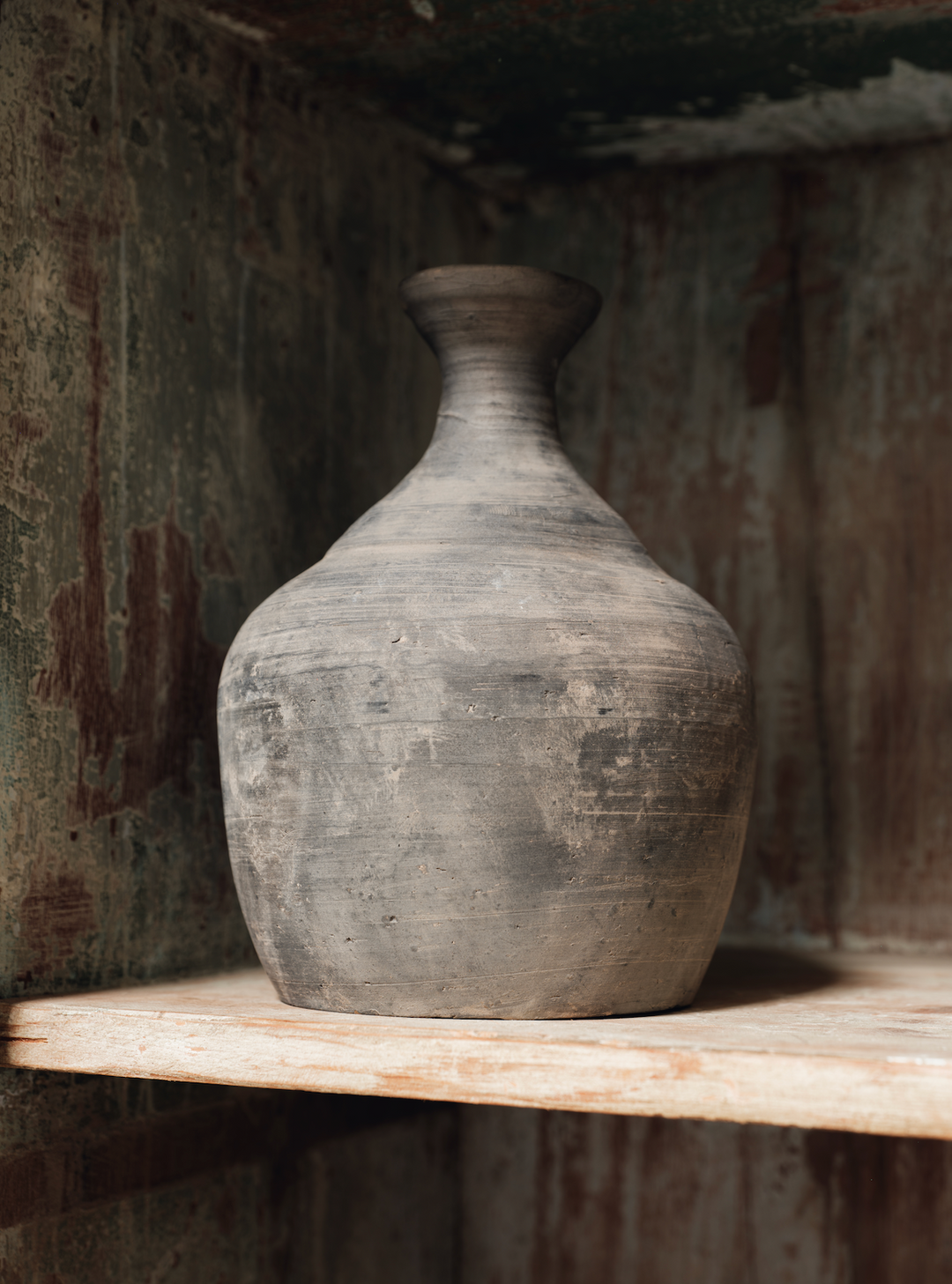 Black Pinch Neck Vase