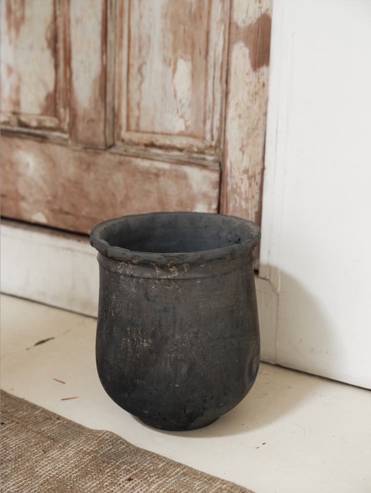 Egyptian Black Ruffle Pot