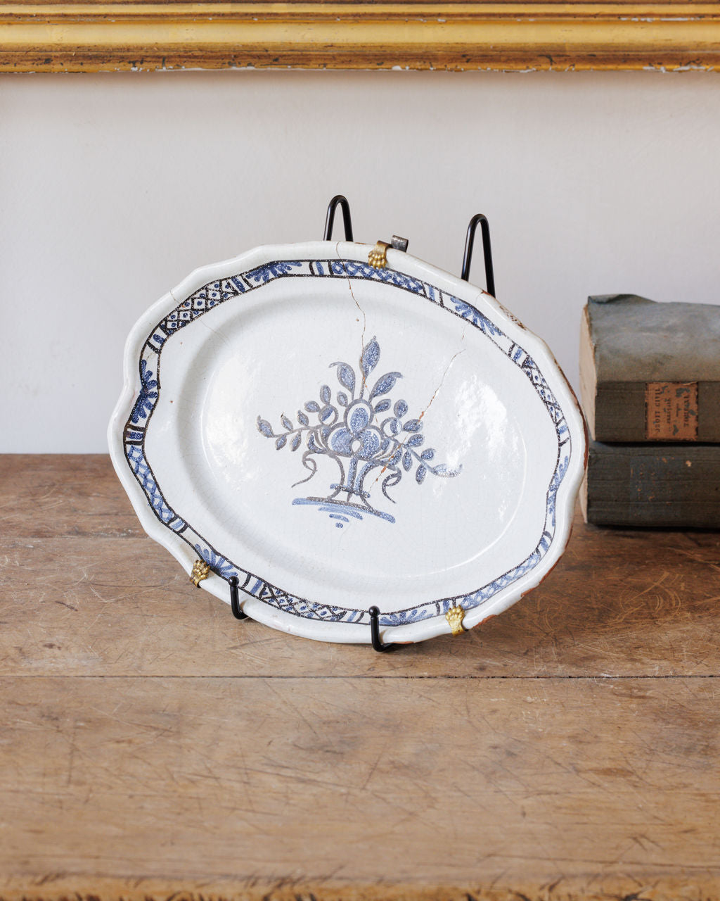 18th c. Cul Noir Plate - Oval