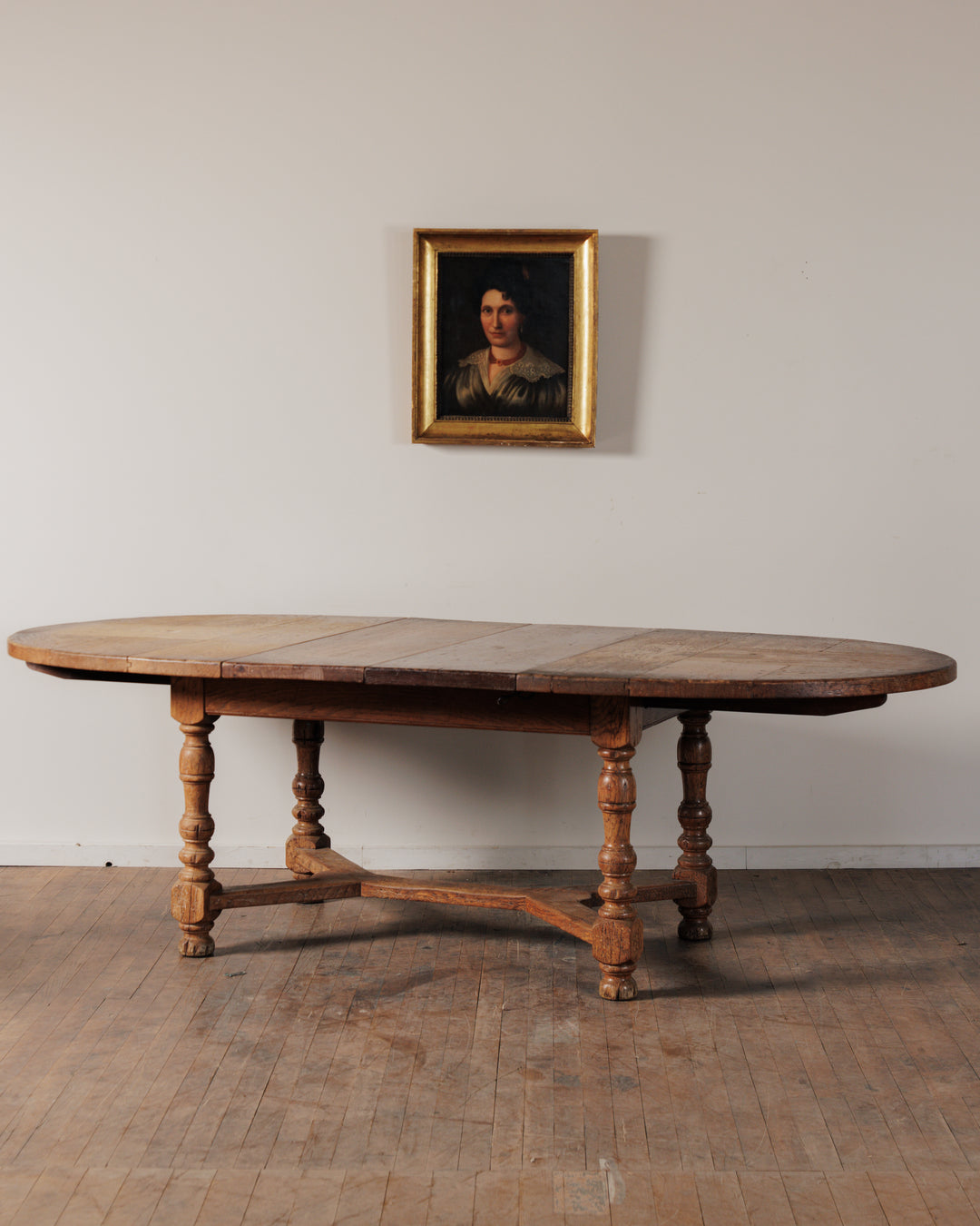 19th c. Extendable Oval Dining Table