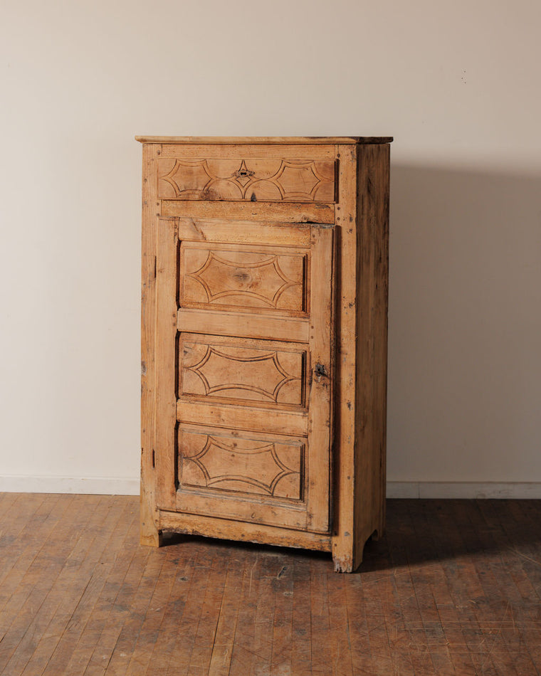 Pyrenees Laundry Cupboard
