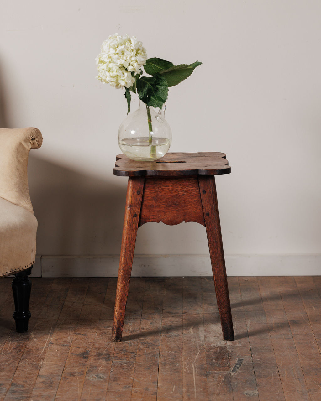 Scallop Stool