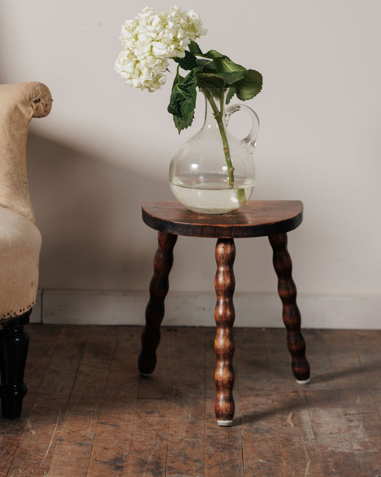 Demi Lune Milking Stool