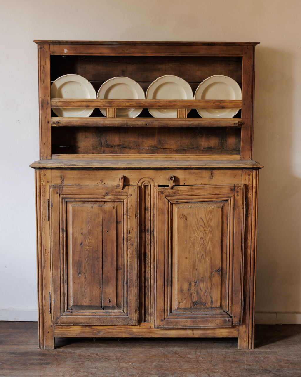 Kitchen Plate Cupboard