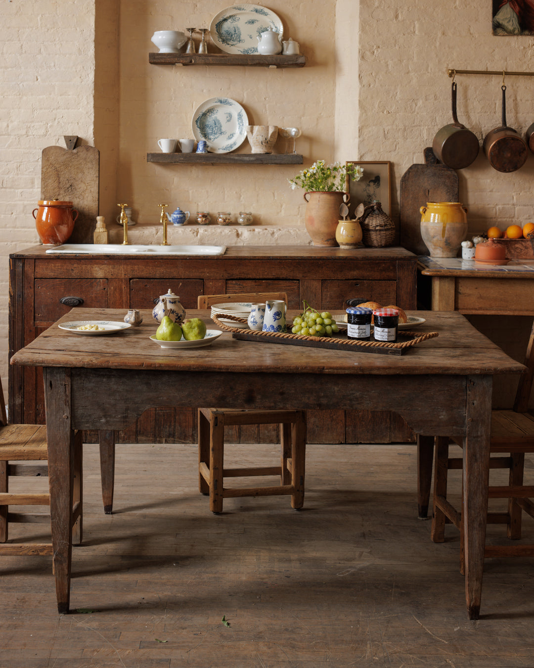 Grand Breakfast Table
