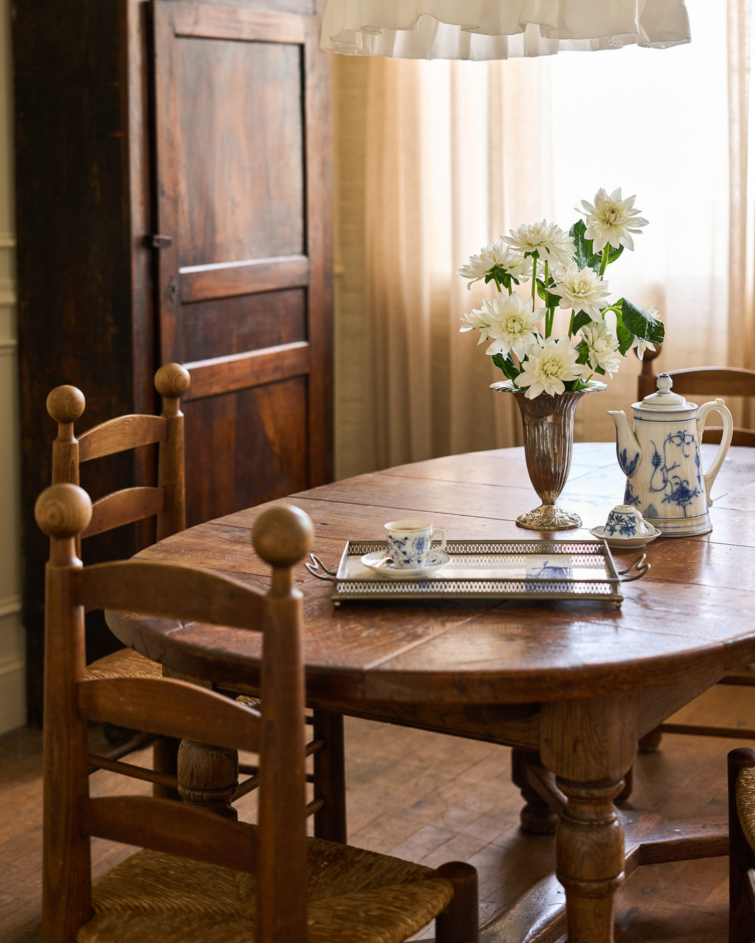 Basque Country Extendable Oval Dining Table