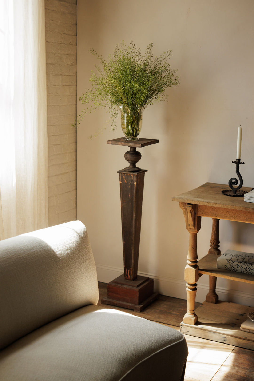 Portugese Pedestal