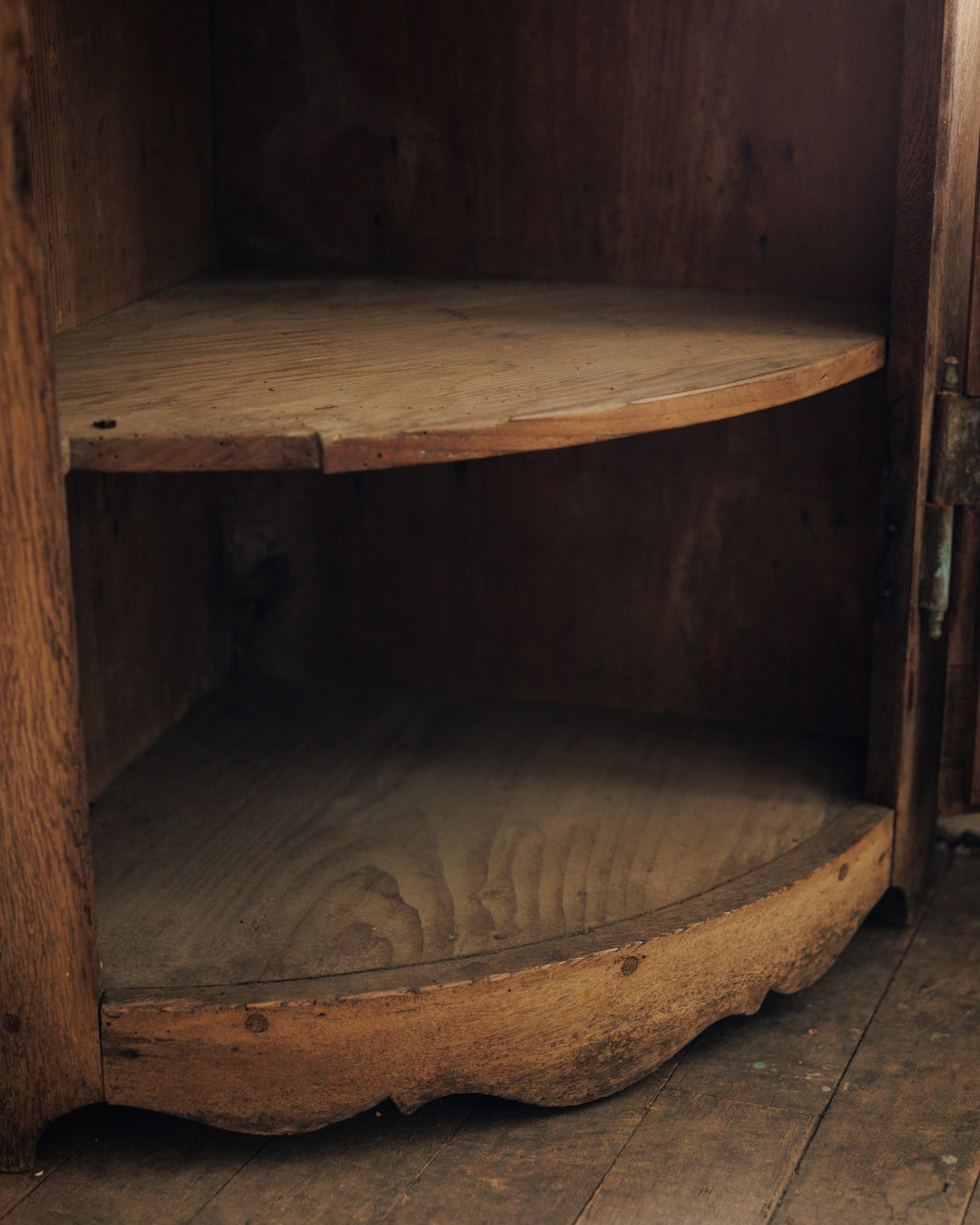18th c. Oak Corner Cabinet