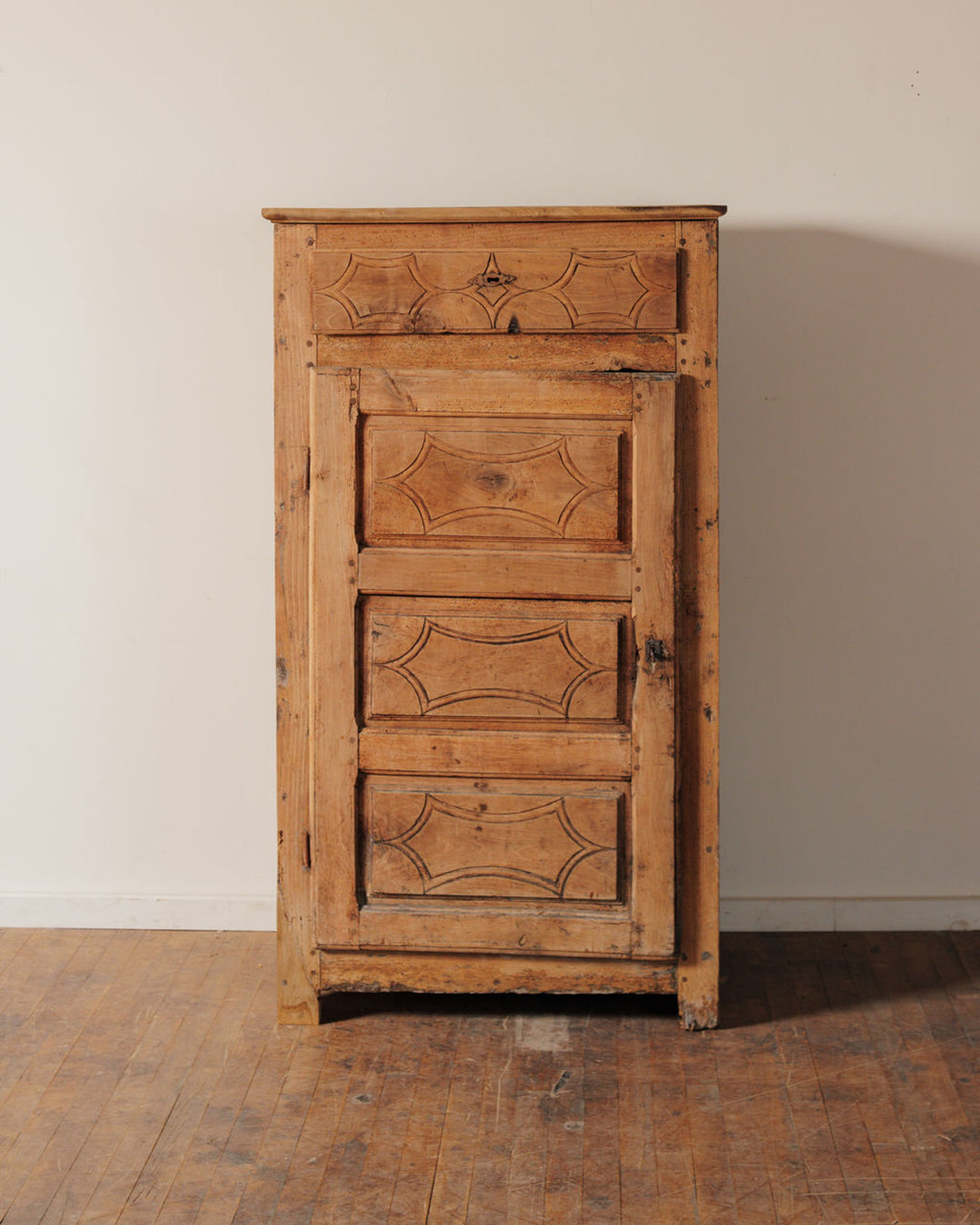 Pyrenees Laundry Cupboard