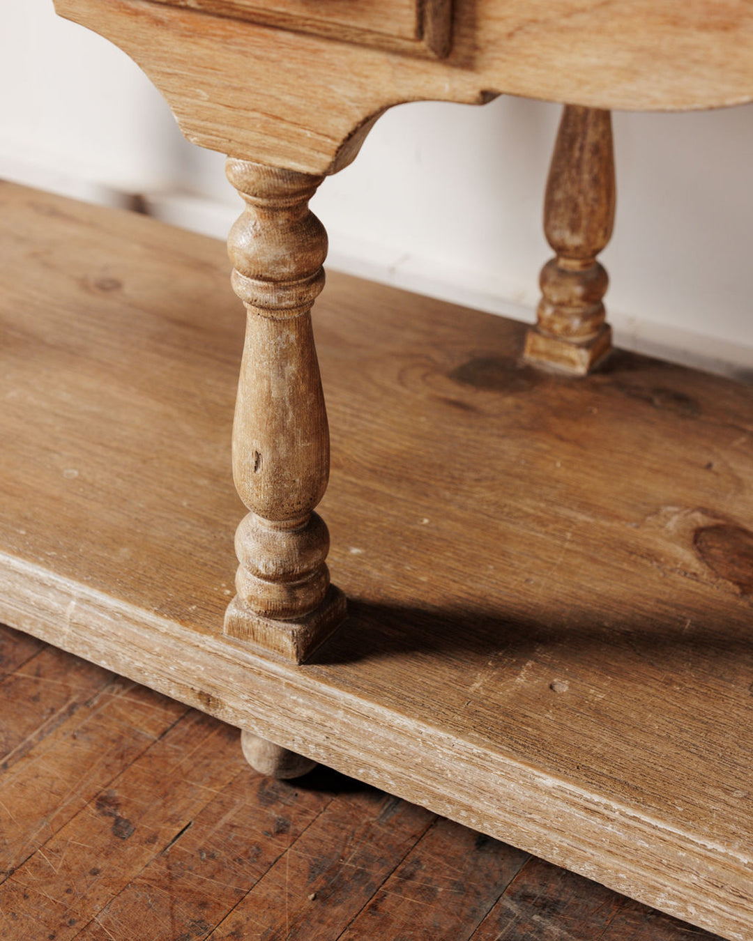 Lyon Drapery Table