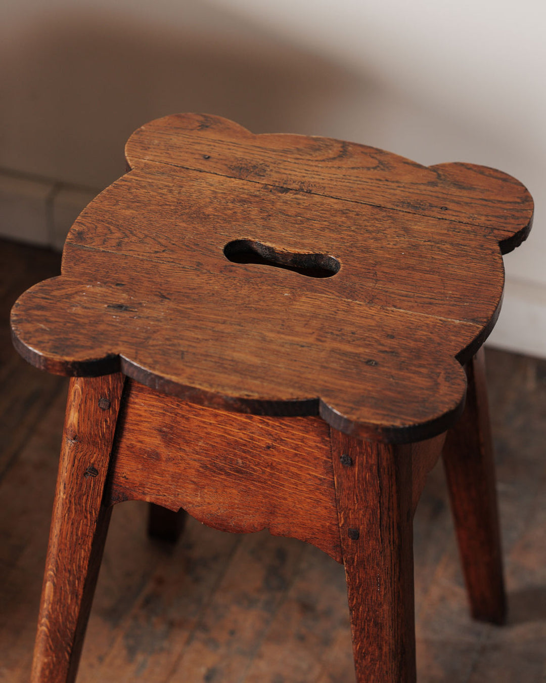 Scallop Stool
