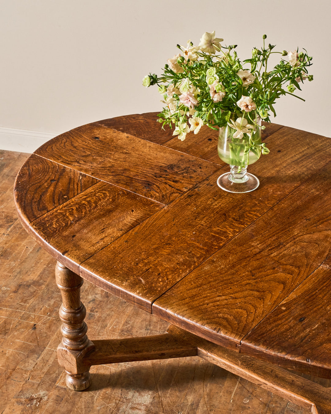 Basque Country Extendable Oval Dining Table