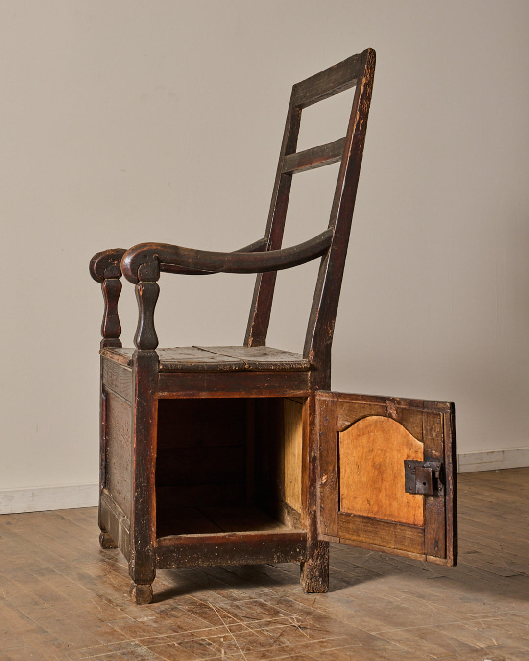 18th c. Salt Box Chair