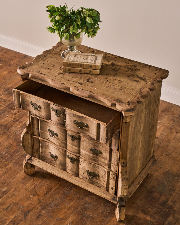 18th c. Dutch Commode