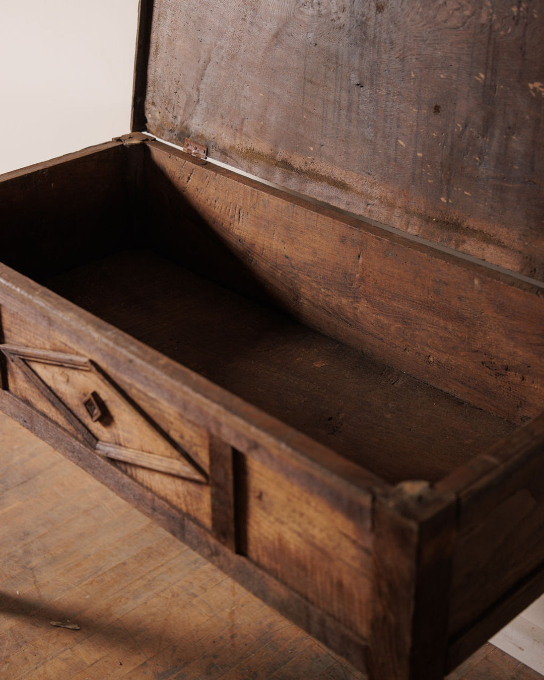 Grain Chest Table