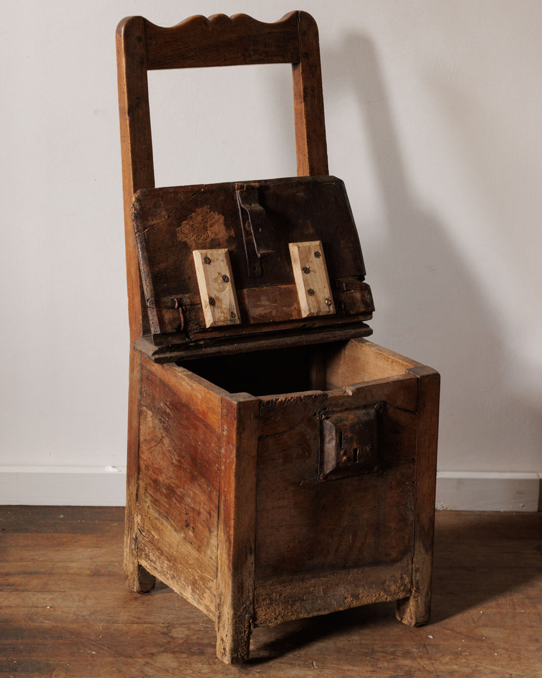Salt Box Chair