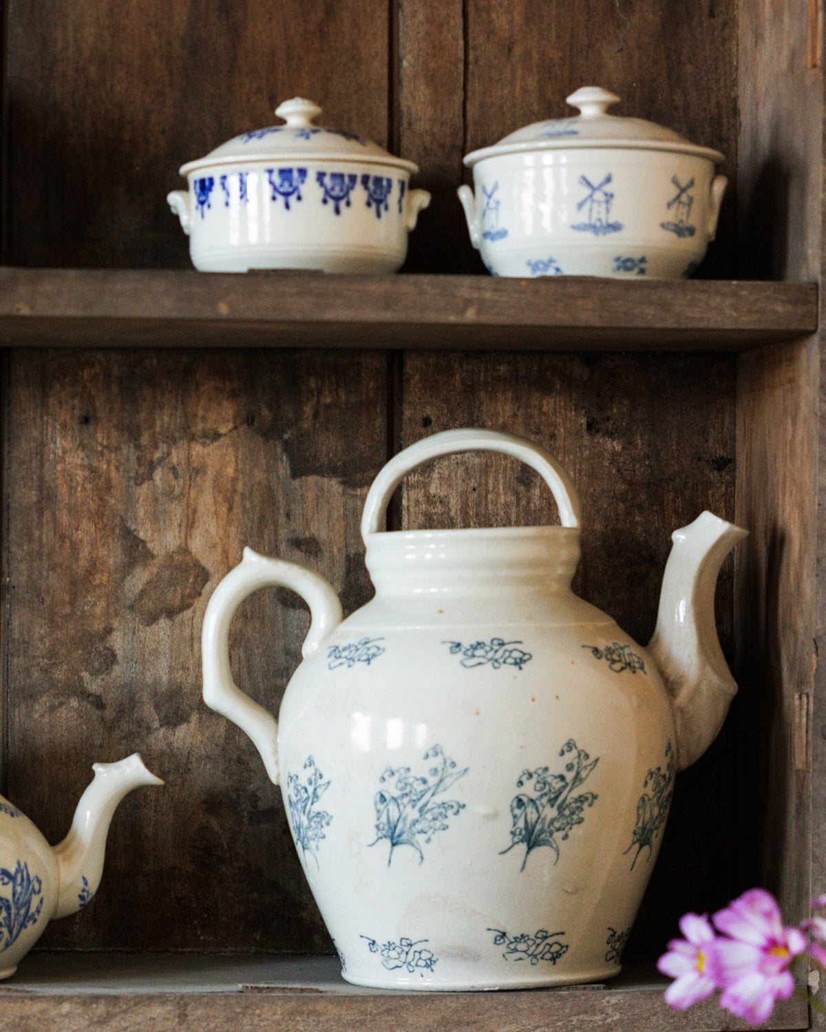 Saint Uze Teapot