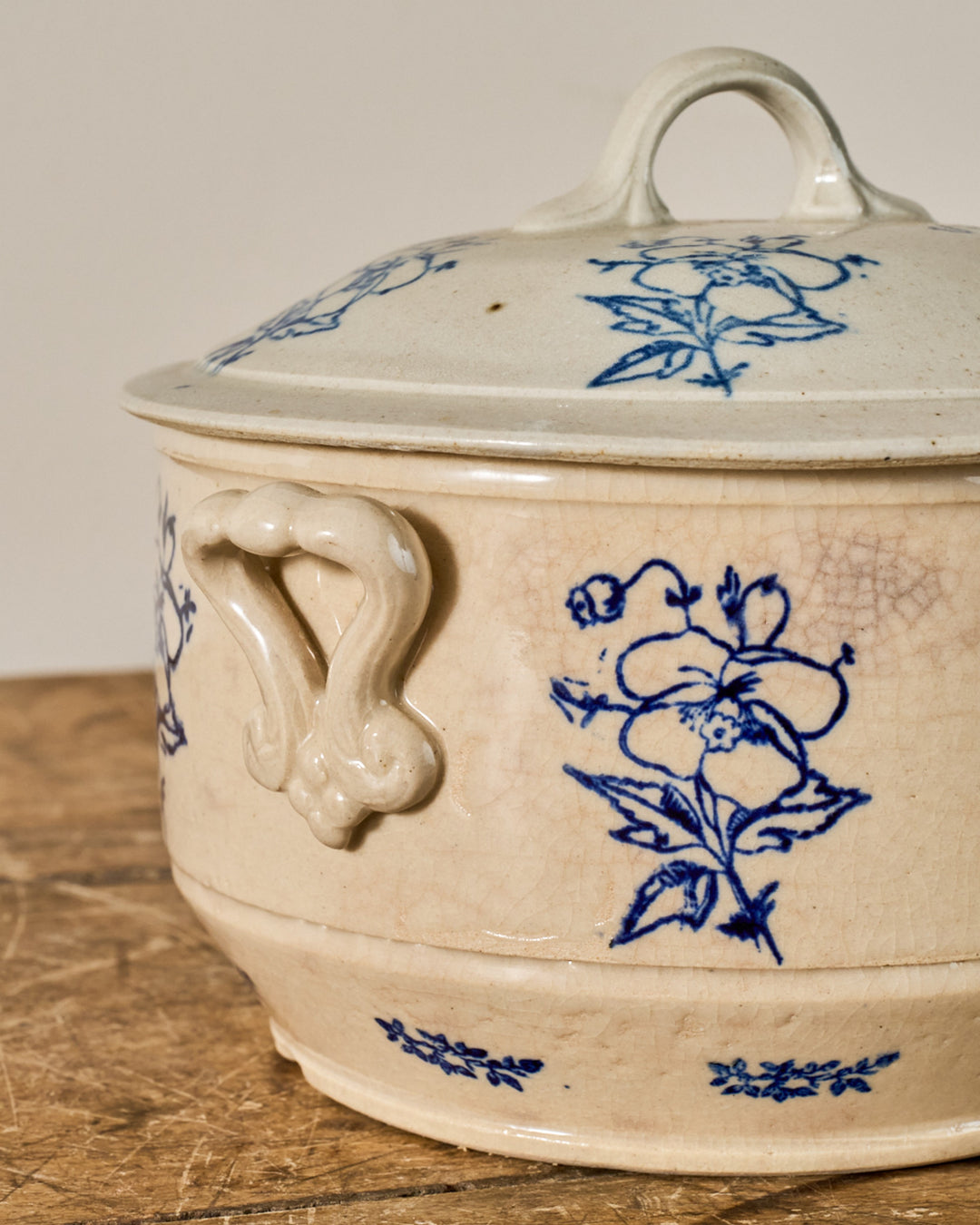 Large Saint Uze Pot