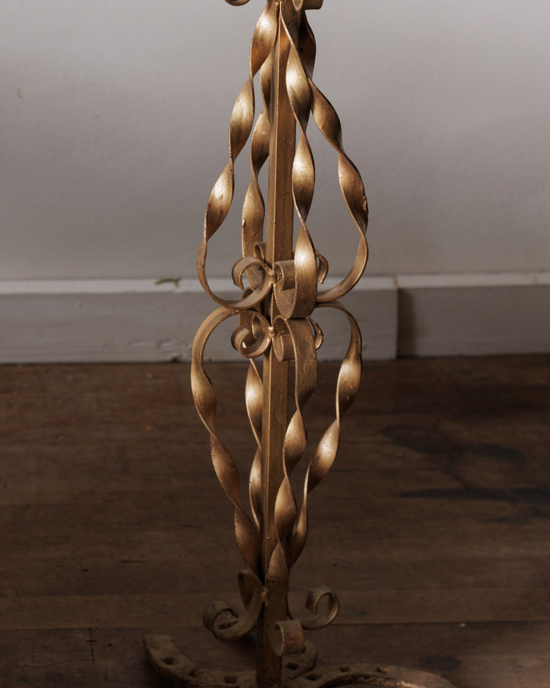 Horseshoe Spanish Martini Table