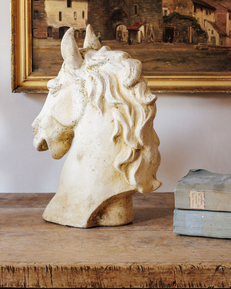 Le Cheval Bust