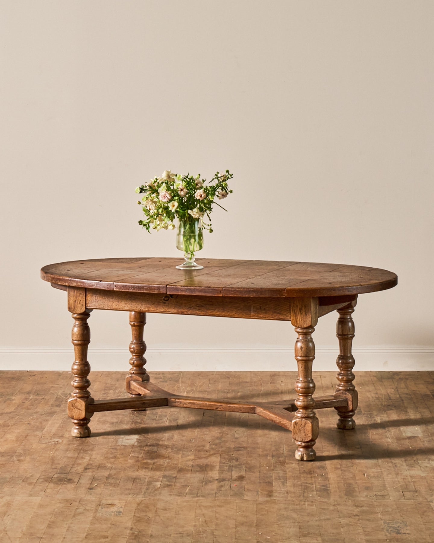 Basque Country Extendable Oval Dining Table