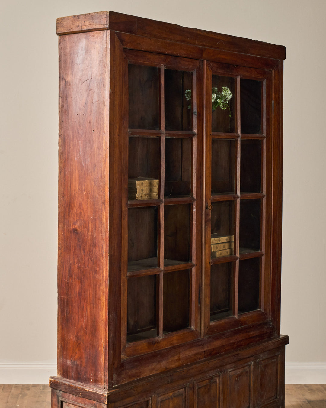 Grand French Vitrine