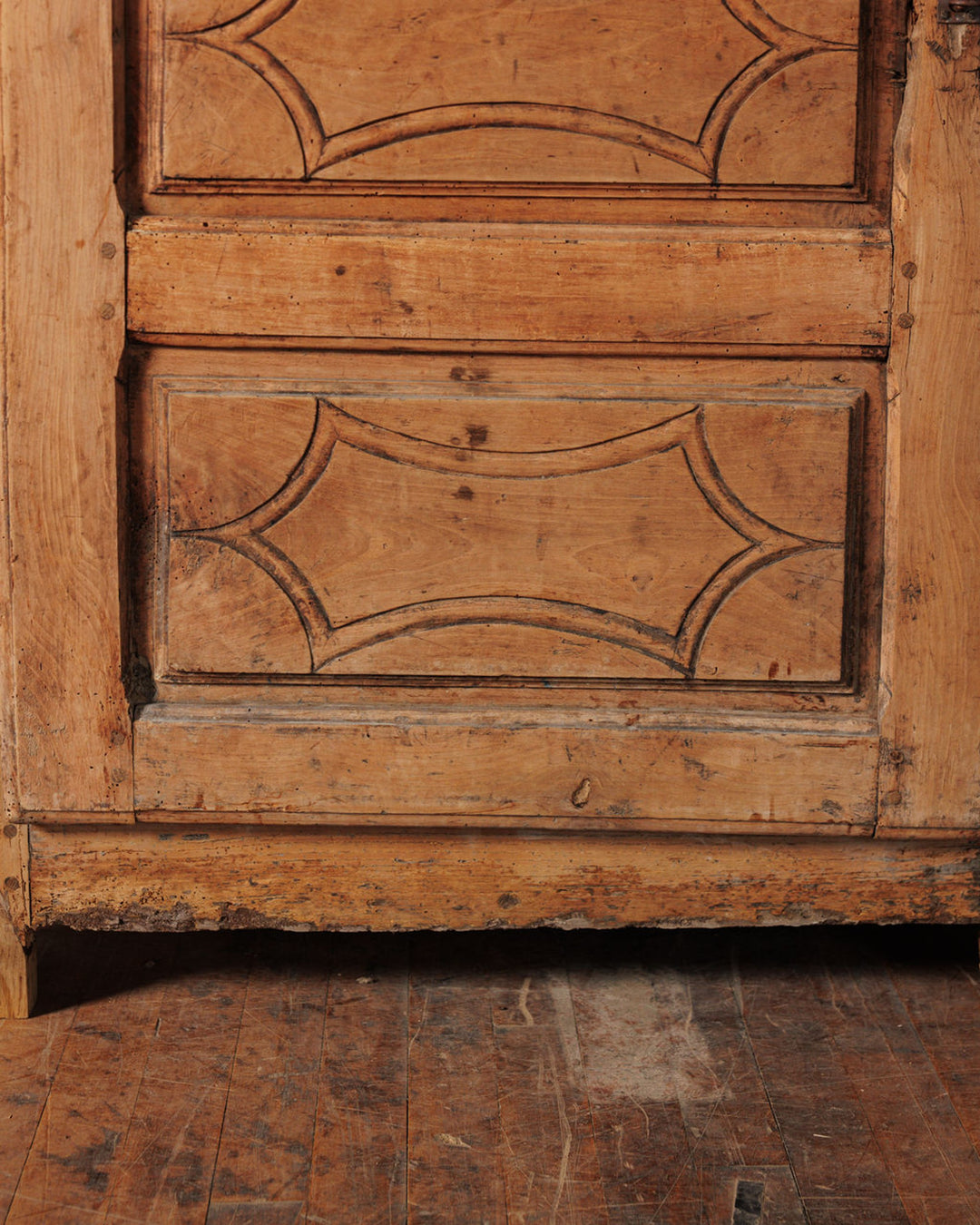 Pyrenees Laundry Cupboard