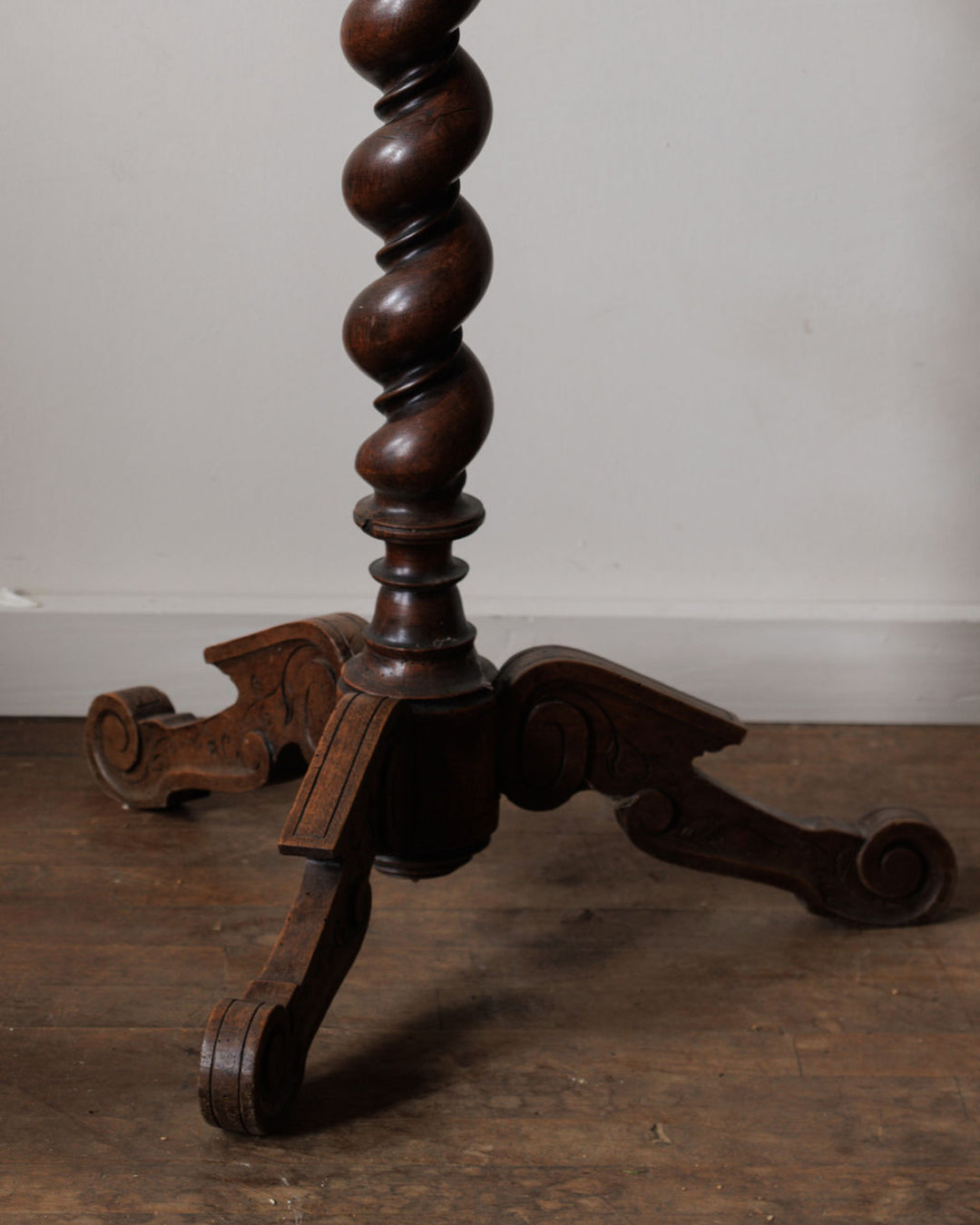 Barley Twist Pedestal table