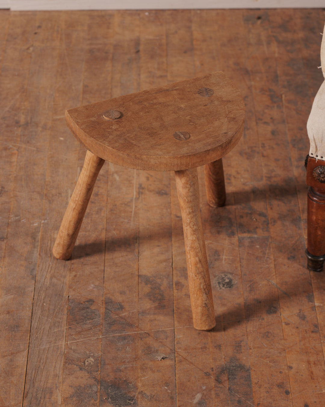 Demi Lune Milking Stool