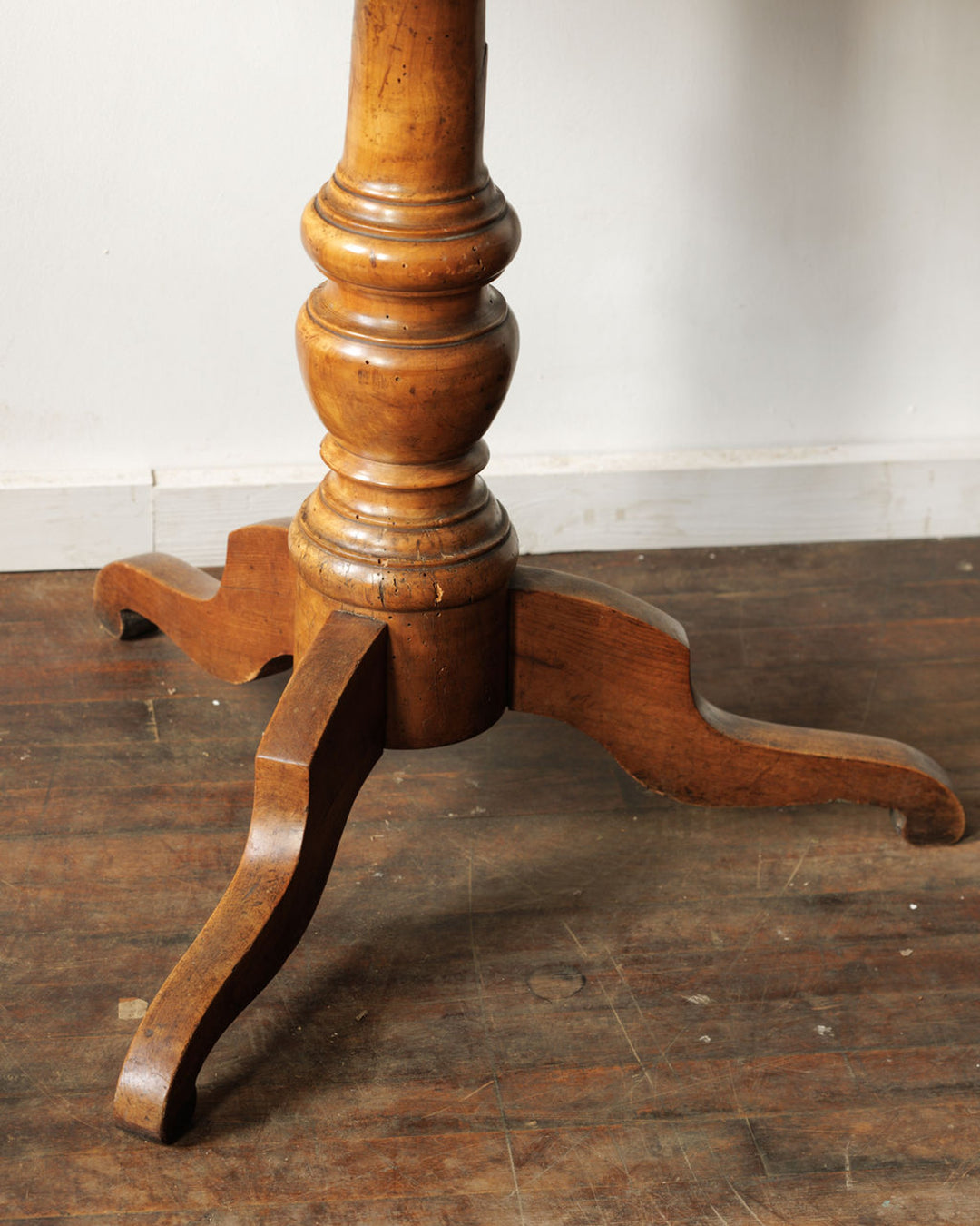 19th c. Tilt Top Table