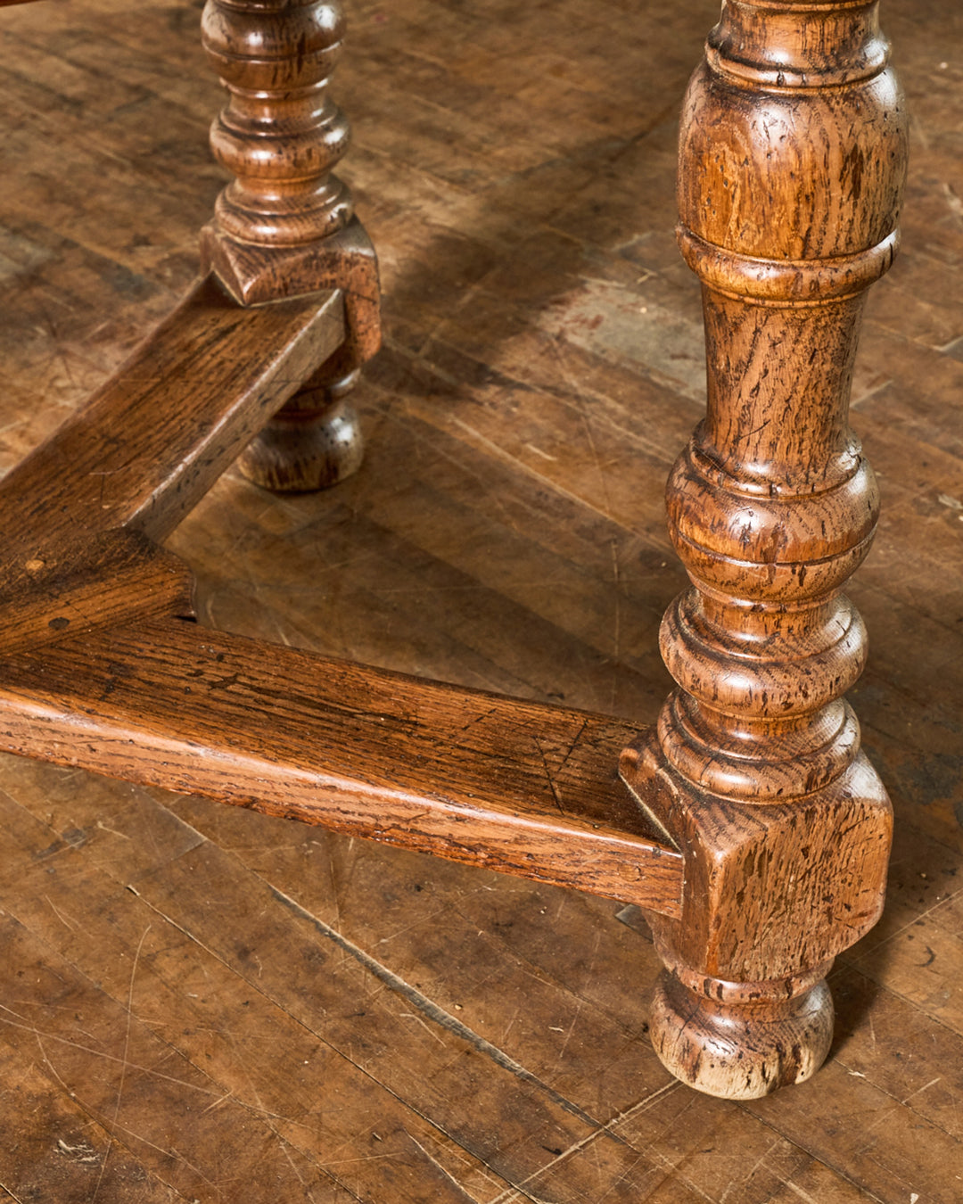Basque Country Extendable Oval Dining Table