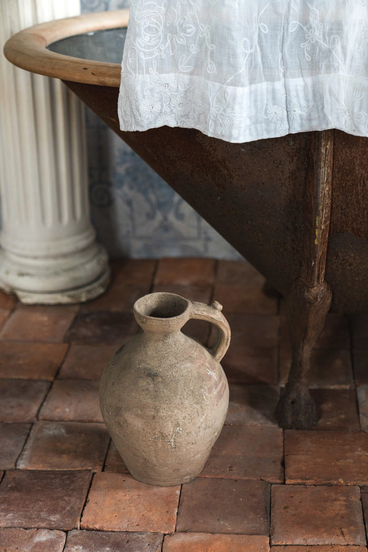 Pinch Neck Hungarian Vessel