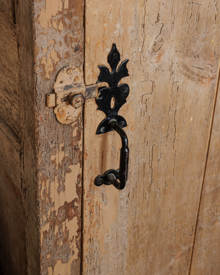 19th c. Oak Cupboard