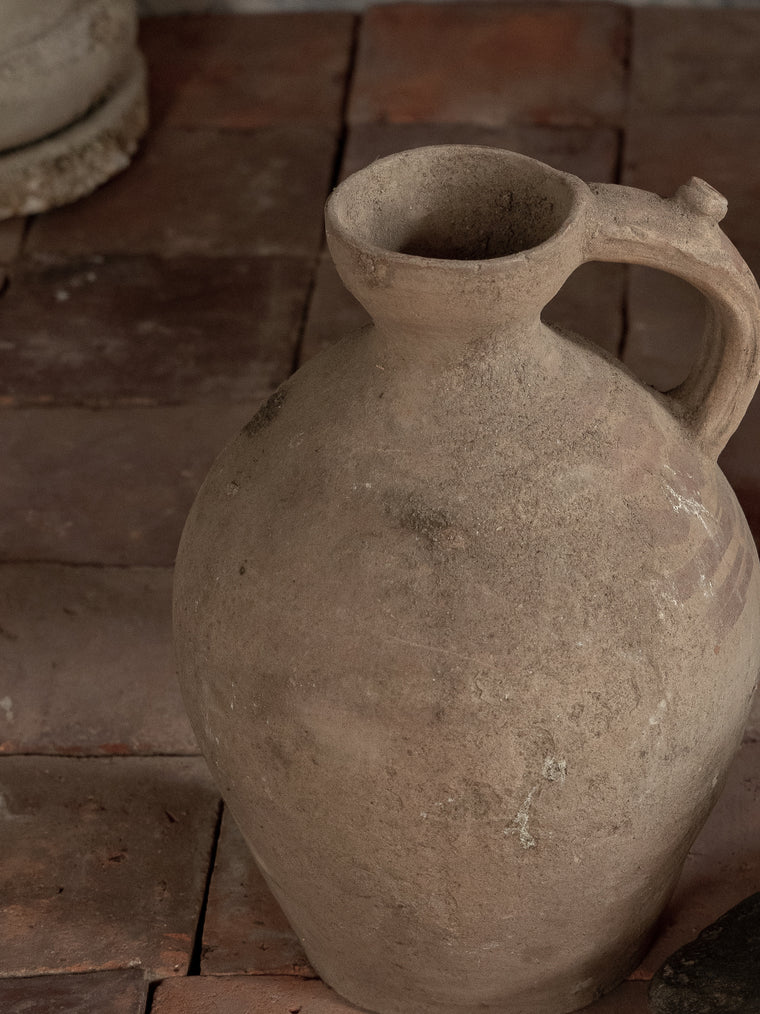 Pinch Neck Hungarian Vessel