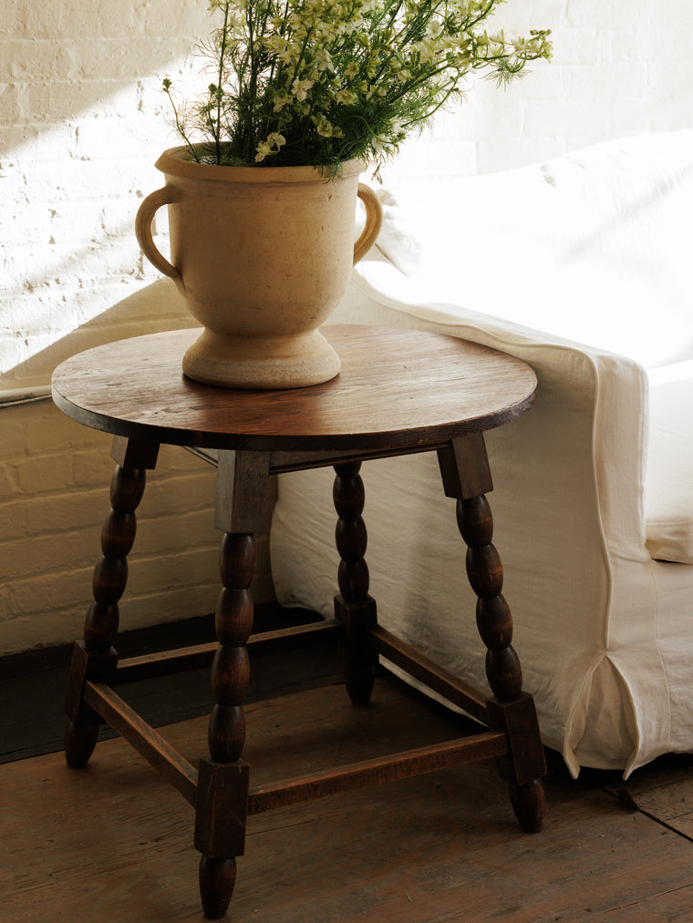 Bobbin Leg Round Table